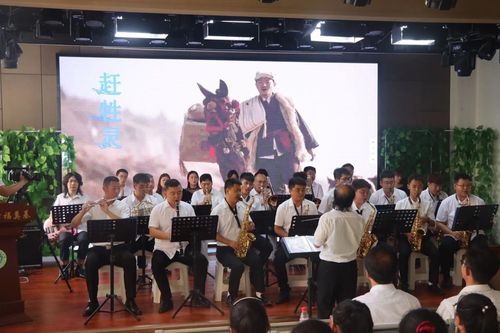 高雅藝術潤童心，管樂之聲傳校園——榆林學院管樂團走進高新二小藝術交流活動側記